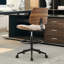 Chaise de dessinateur Mid-Century moderne avec anneau de pied, similicuir et finition en bois de noyer-125580974