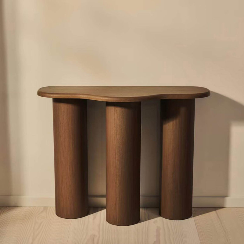 Console française de forme irrégulière
