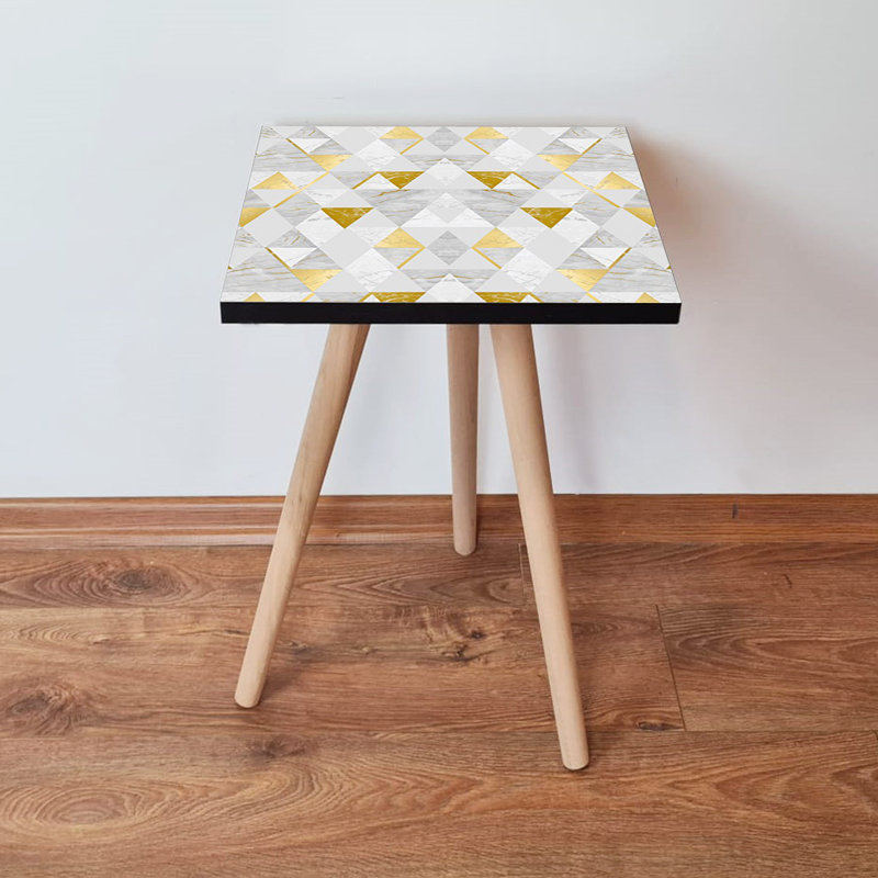 Table d'appoint moderne avec pieds en bois de hêtre, finition grise et dorée, 13,8 po x 16,5 po x 13,8 po | Fabrication 100% bois aggloméré, épaisseur: 0,7 po | Conception géométrique élégante parfaite pour le décor du salon et de la chambre à coucher