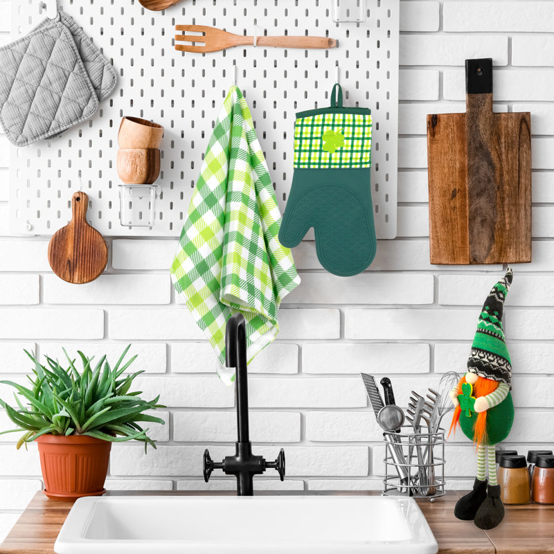 Northlight Seasonal Plaid Polyester Oven Mitt Set