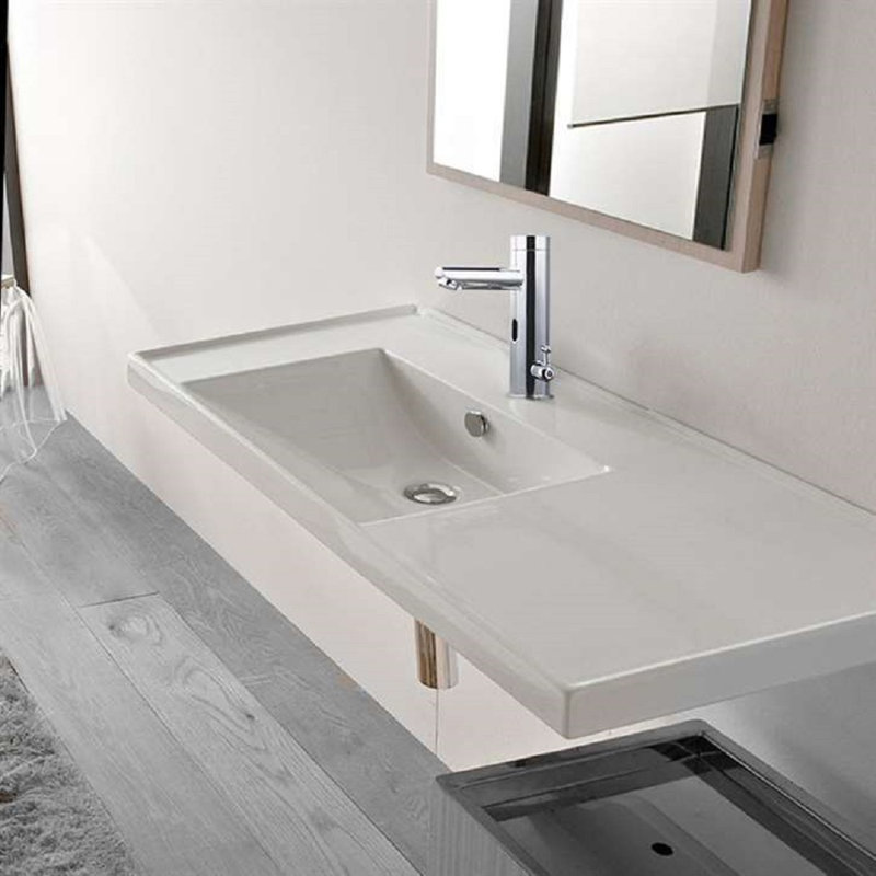 Pomme de douche murale à DEL avec débit d'eau élégant et éclairage relaxant intégré
