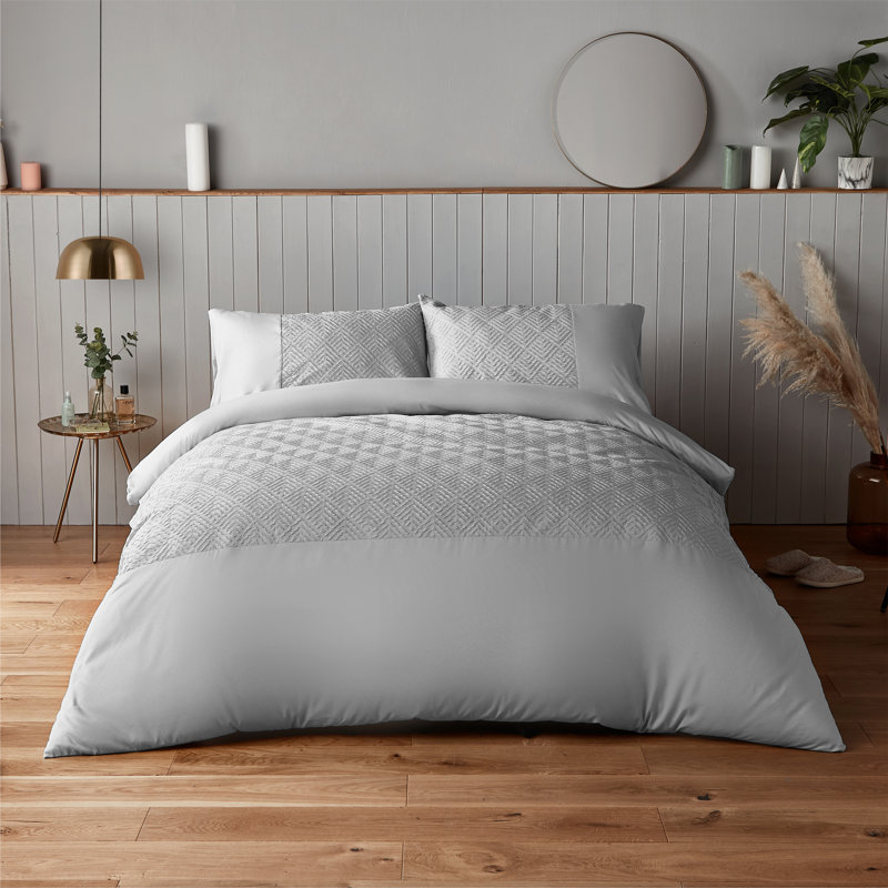 Silentnight Supersoft Chevron Embossed Duvet Set, Super King - 2 Pillowcases (45 x 80 cm), Grey