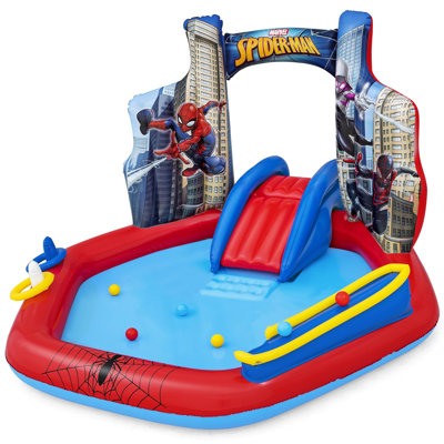 Bestway: aire de jeu gonflable Spider-Man - 6 pi 11 po x 6 pi 9 po x 50 po, pulvérisateur Splash Pool-Slide-Arch, 6 balles, anneau de lancer de super-héros Marvel