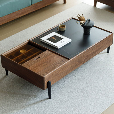 Table basse à quatre pieds avec rangement