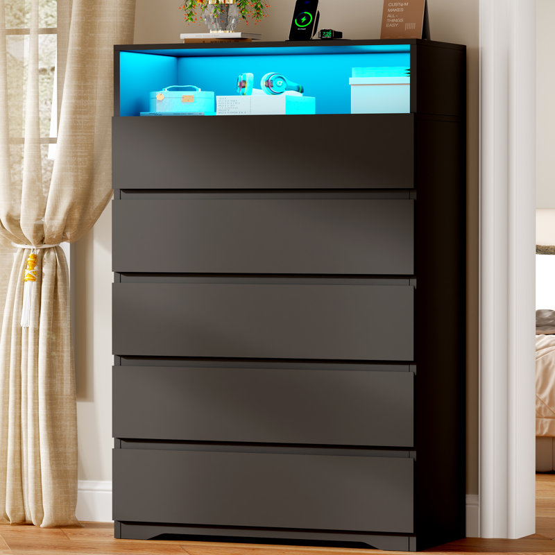Commode haute 5 tiroirs avec lumière RVB, prise de courant et tablettes ouvertes, Black