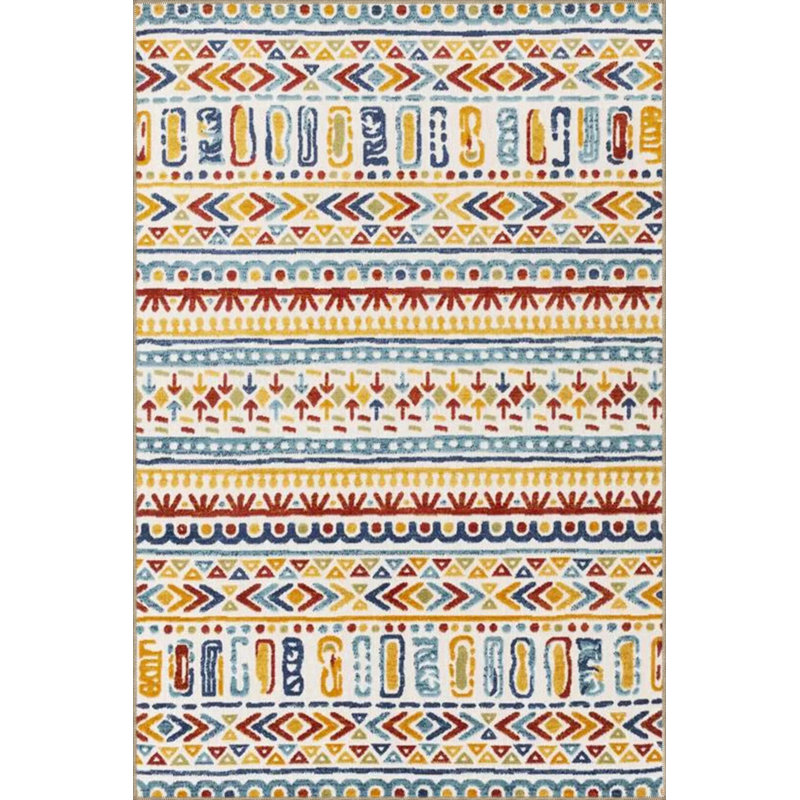 Tapis décoratif triangulaire à motif géométrique rayé crème et rouge, Rectangle 2 pi 4 po x 4 pi