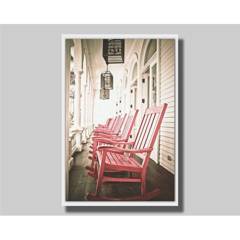 Chaises O? Ahu rouges par Kelly Wade. Estampe numérique, H 30,5 po x l 45,5 po, Reproduction encadrée sans passe-partout