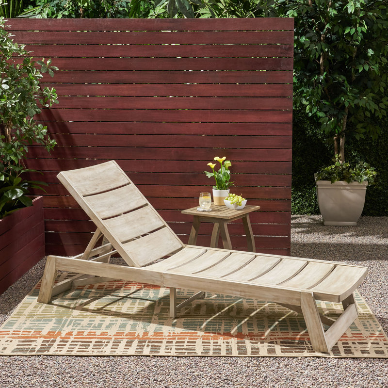 Curtis Outdoor Acacia Wood Chaise Lounge with Table, Light Gray Wash