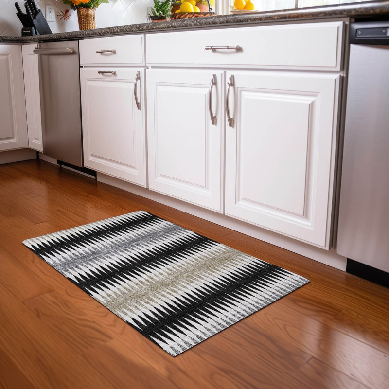 Tapis noir Prisco lavable à la machine de qualité supérieure, Rectangle 1 pi 8 po x 2 pi 6 po