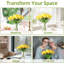 Vraies tulipes artificielles dans un vase en verre avec de l'eau artificielle, décor de table jaune-601911220