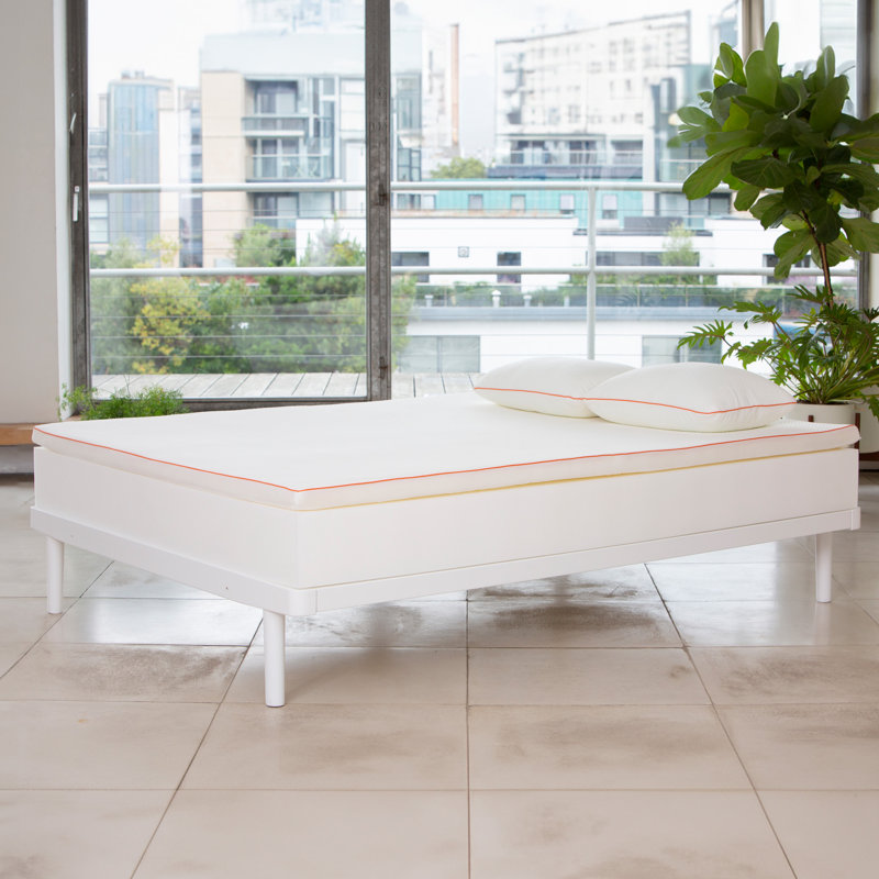 Surmatelas Dormeo The Essentials 2 pouces avec technologie Octacell, confort moelleux, couche de mousse respirante et rafraîchissante pour un meilleur sommeil