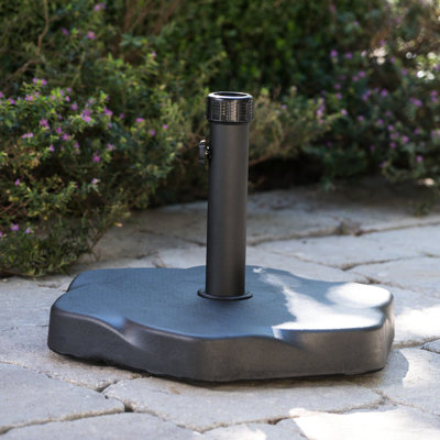 Base de parasol 66 lb - béton, acier hexagonal, adaptateurs, noir, P 18,94 po x l 14,36 po, support de 66 livres en béton de style hexagonal et fabrication, H, avec adaptateur pour bouton de serrage