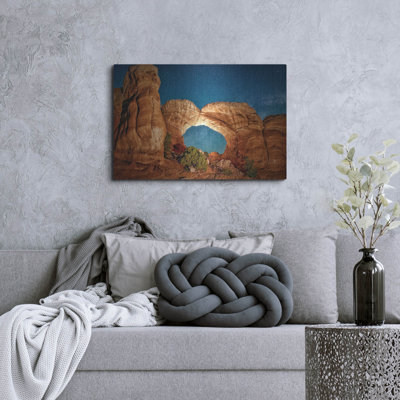 «Night Sky with Camellike Rock Formations» par Lena Owens, art mural en métal, 16 po x 12 po