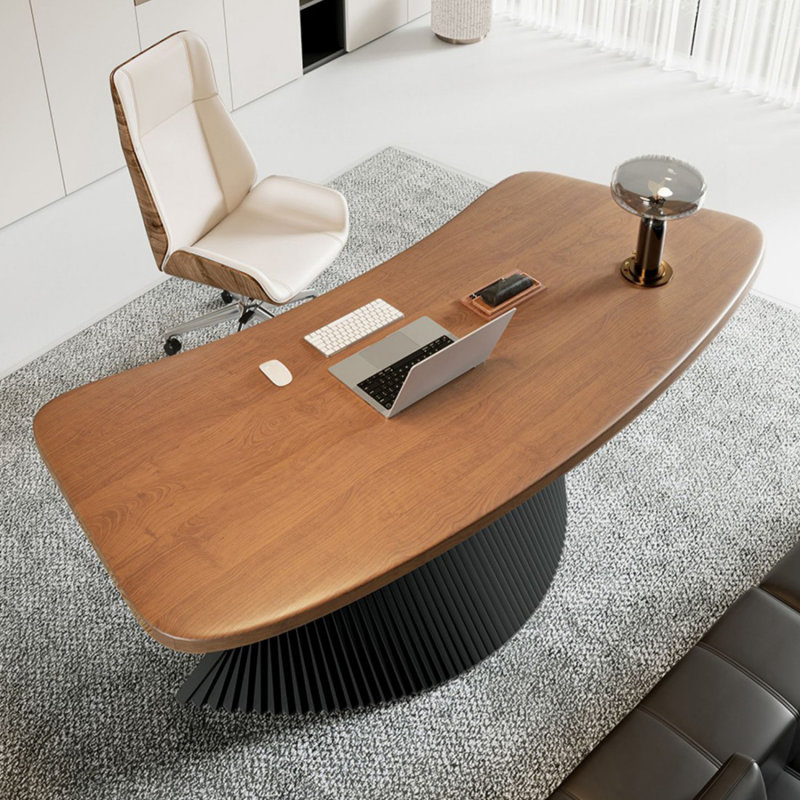 Bureau d'écriture en bois massif courbé noisette, H 29,53 po x l 62,99 po x P 31,5 po