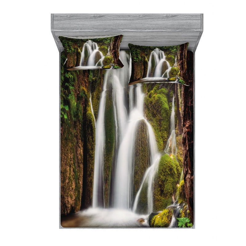 Ensemble de draps Epic Waterfall Down The Cliff Deep in Forest, Taies d'oreiller pour grand lit