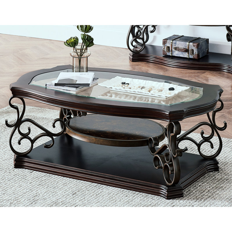 Et table de cocktail en métal brun, avec plateau en verre brun foncé, cadre de table
