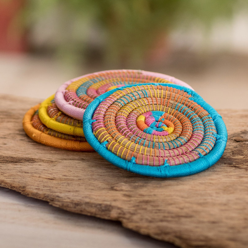 Ensemble de 4 sous-verres à aiguilles faits à la main, Bleu / rose / jaune / orange