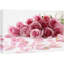 «Bouquet de belles fleurs roses roses avec mur de pétales» sur-99543509