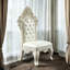 Chaise de salle à manger capitonnée en similicuir sculpté orné
