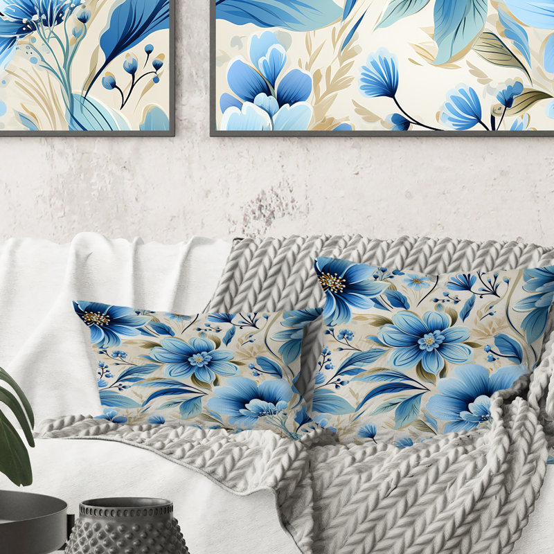 «Blue and White Flowers Retreat I» - Coussin décoratif à imprimé floral, H 18 po x l 18 po