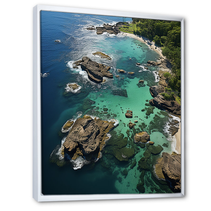 Vue aérienne sur une île tropicale III - plage, art mural, Cadre flottant blanc, H 40 po x l 30 po x P 1,5 po