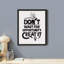 "Citation inspirante, n'attendez pas, créez un bureau d'inspiration artistique" sur papier-98266933-98266934