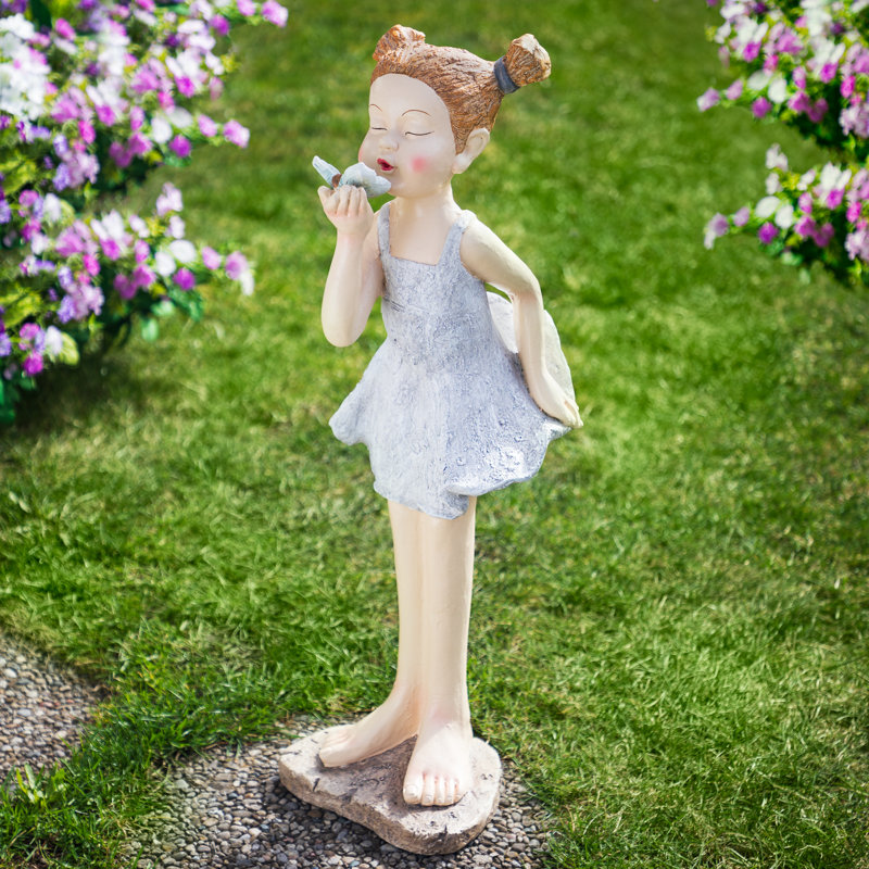 Statue de jardin fille avec papillon