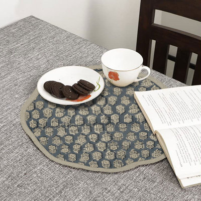 Fabdivine 15"Classic Scalloped Placemat Set - Tulsi Buti