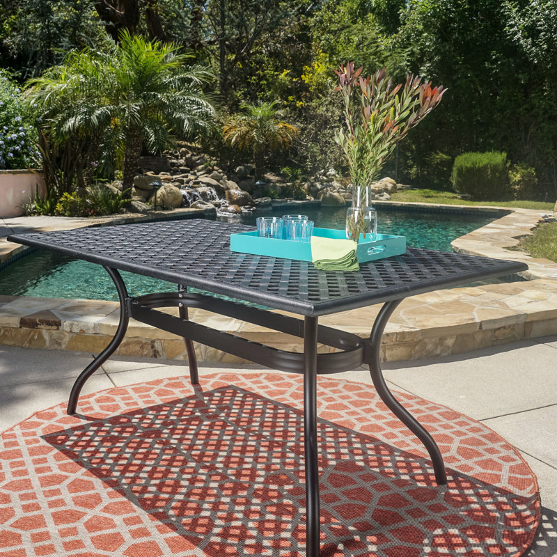 Table de salle à manger rectangulaire en aluminium coulé robuste pour une utilisation en patio. Noir, 37,8 po L 64,98 po x P 30,66 po. Porte-parapluies en aluminium avec motif