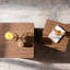 2 tables basses gigognes cubiques modernes en noyer, design grain de bois, gain de place, idéales pour les appartements, avec autocollant, parfaites pour les petits espaces