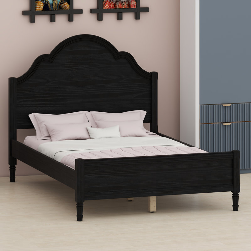 Élégante base de lit plateforme avec tête de lit classique et pied de lit assorti pour une décoration de chambre intemporelle