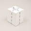 Dés en bois brun avec finition naturelle