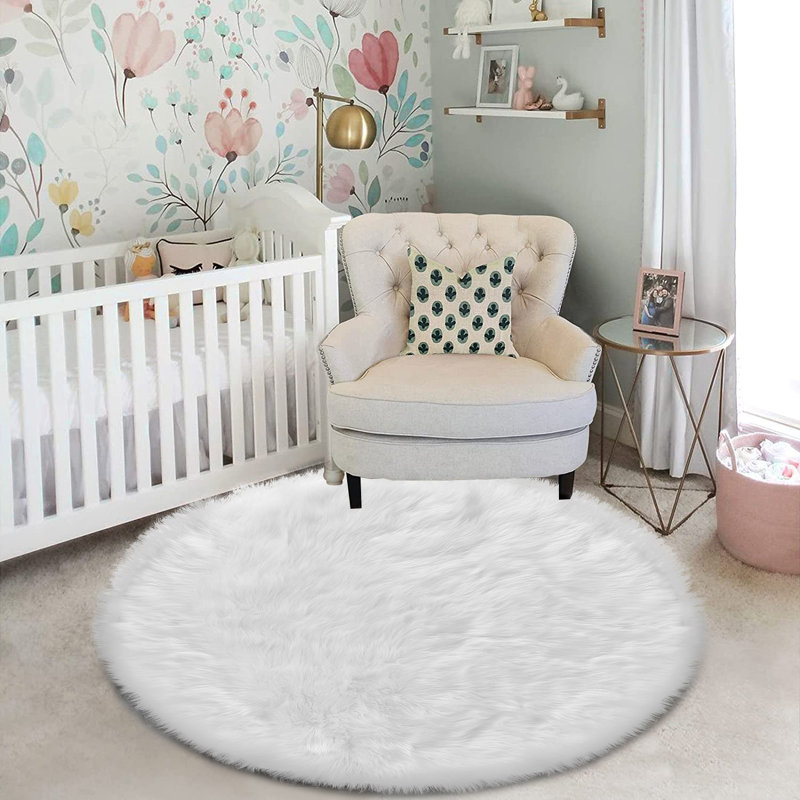 Shag Fluffy Faux Sheepskin Area Rug in White, Round 5'