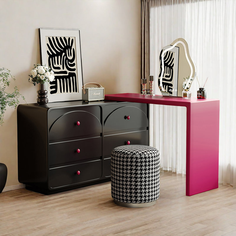 Nickloas Vanity