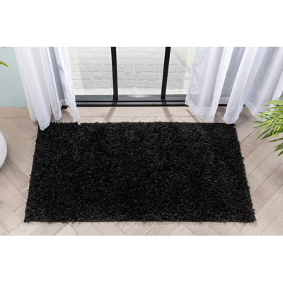 Tapis noir à poils longs Berte