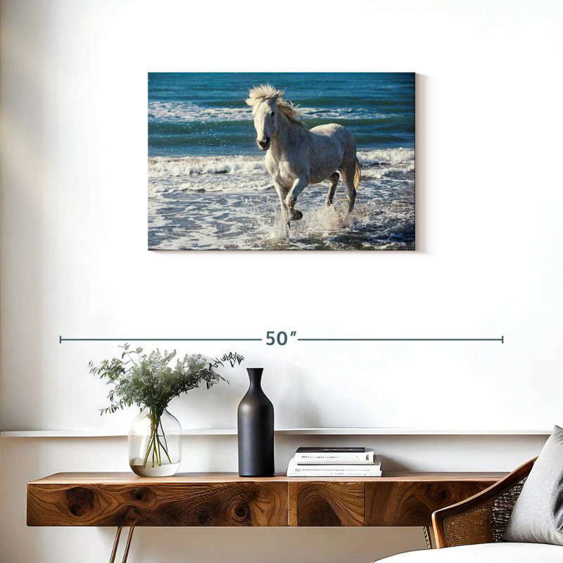 Brampt Camargue qui court sur la plage, H 20 po x l 30 po