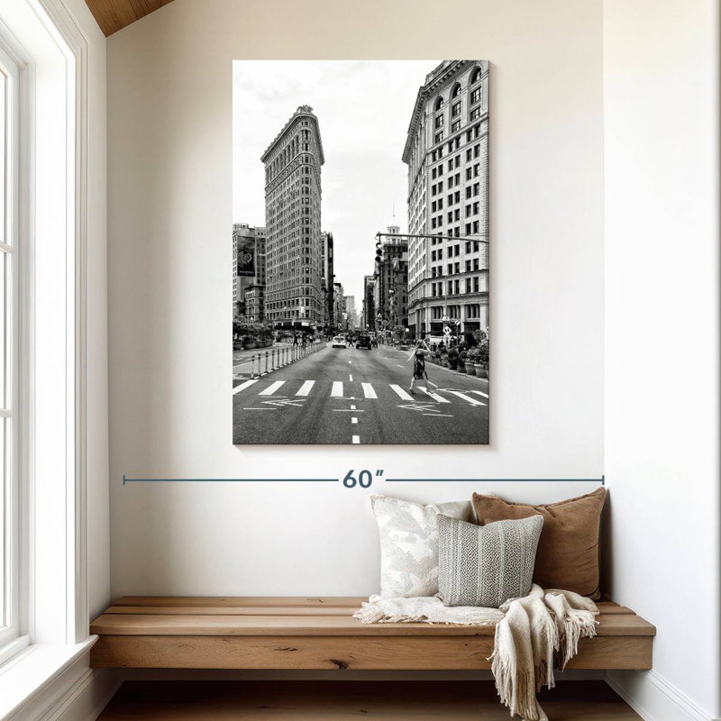 Aime The Flatiron Building, H 48 po x l 32 po