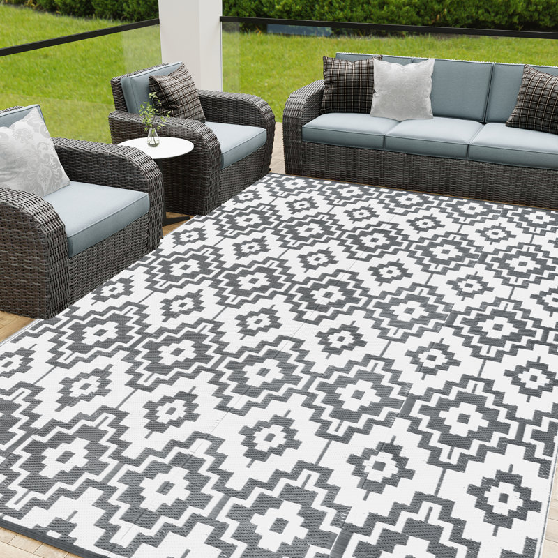 Reversible Geometric Diamond Pattern Outdoor Rug, Rectangle 6' x 9'