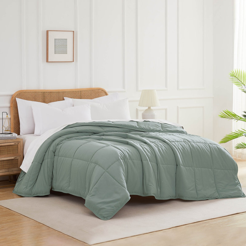 Vilano Springs ® Oversized Down Alternative Comforter with piped Edging and corner loops, Easy care, Twin Comforter