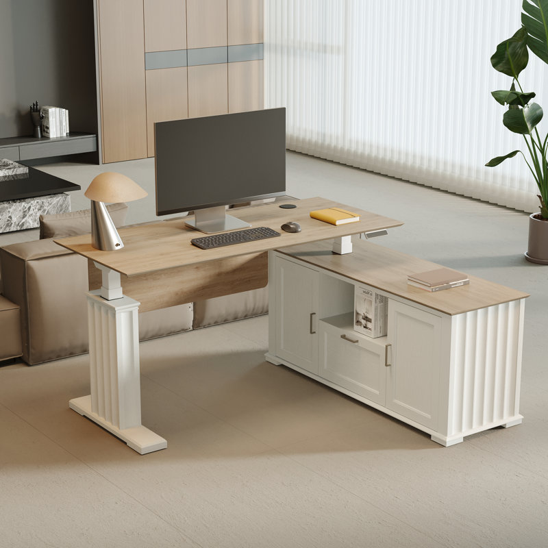 Bureau de direction électrique en L Ashantey avec pieds romains cannelés, panneau d'intimité et fil métallique, Chêne
