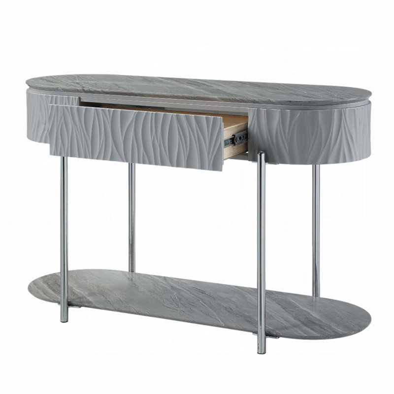 Table de canapé haute brillance et chrome avec tablette inférieure pour la vie moderne, parfaite pour la présentation et le rangement.