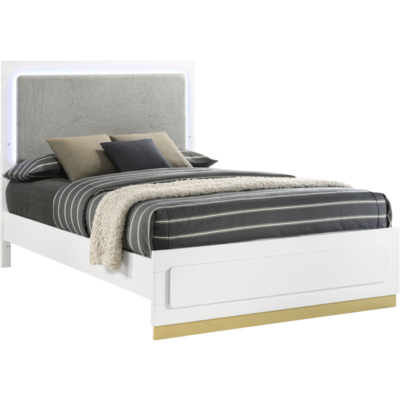 Très grand lit à panneau avec un design moderne, des finitions contrastées et une tête de lit rembourrée de style contemporain