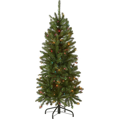 Sapin de Noël artificiel Kingswood Fir Slim de 1,37 m (4,5 pi) pré-illuminé par des lumières DEL multicolores, support pliable en métal pour la décoration de Noël.