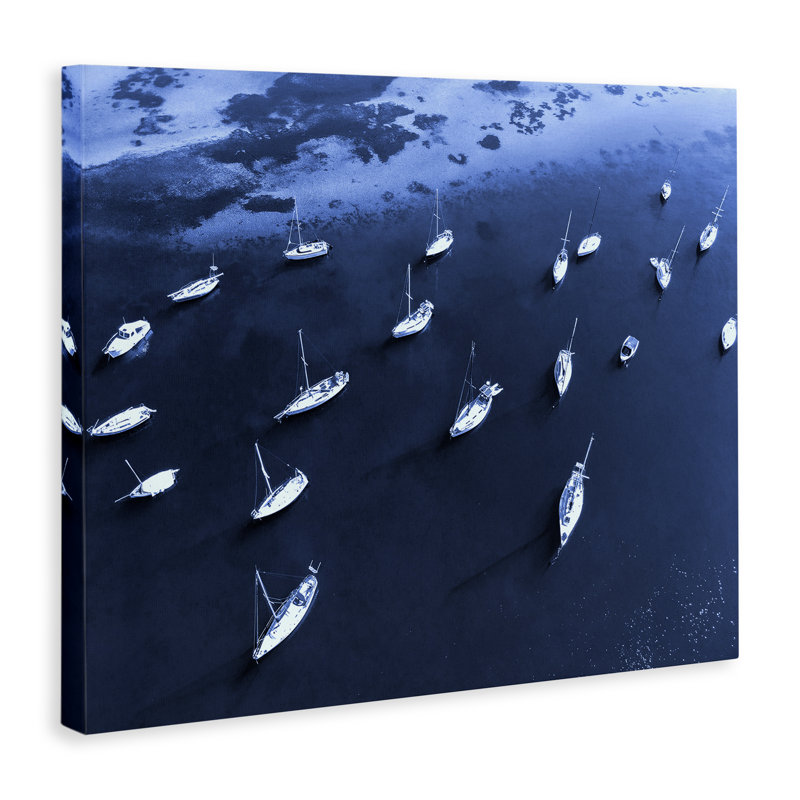 «Scattered Bateaux on Sea», art mural par Daphne Polselli, H 16 po x l 20 po