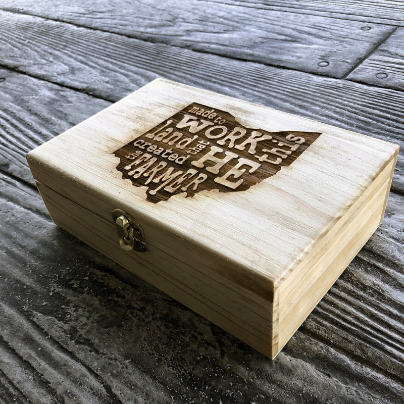 Boîte en bois gravée Gurganus