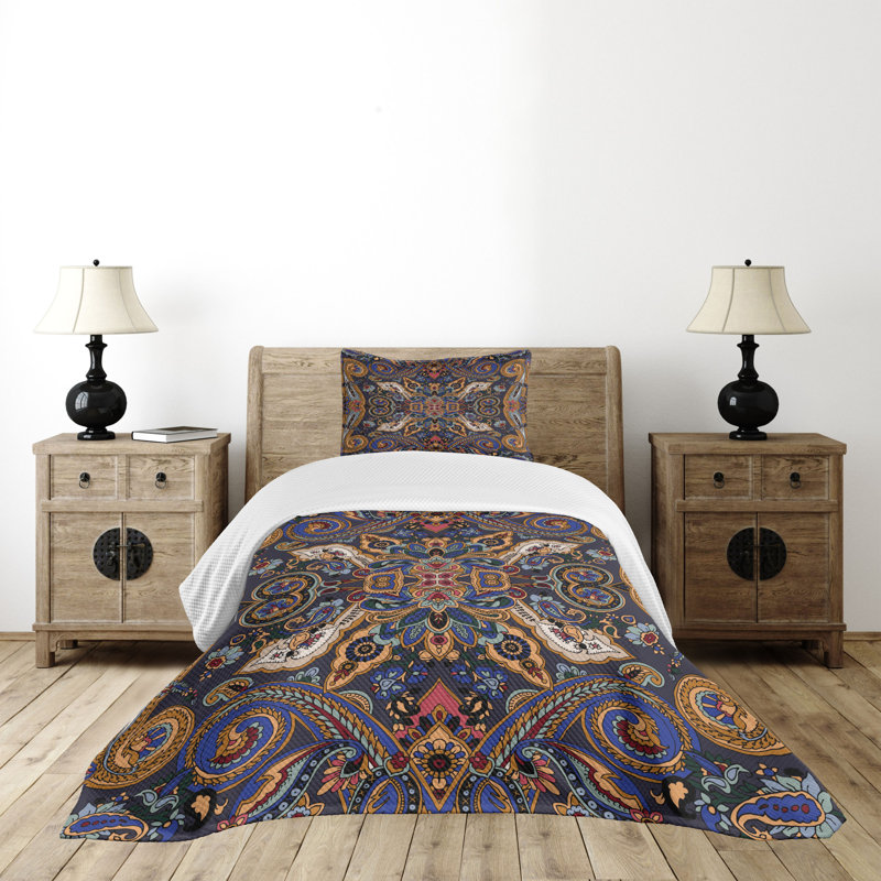 Twin White and Multicolor Quilted Bedspread Set
