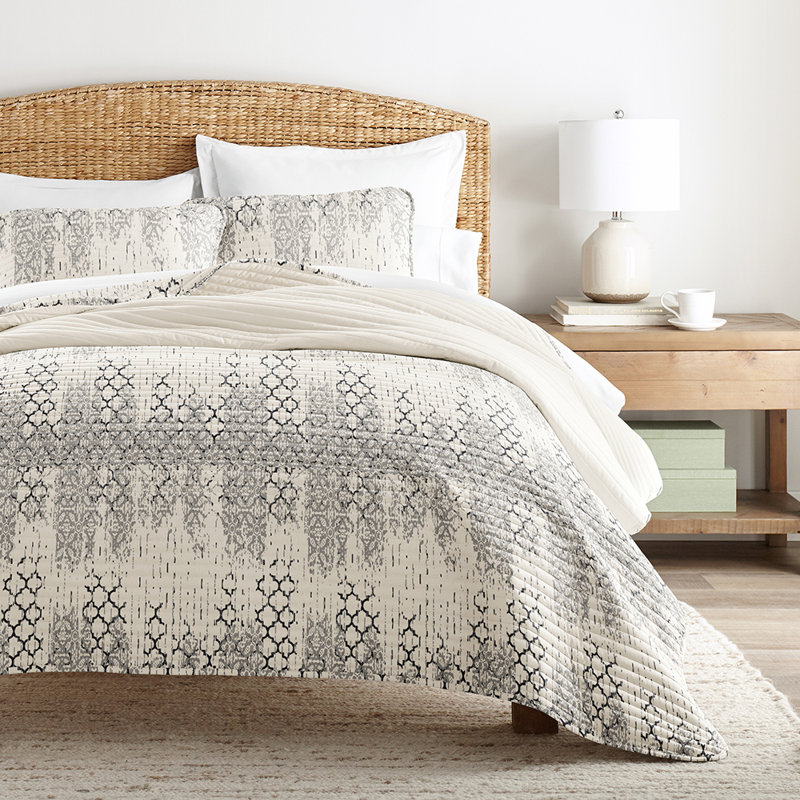 Light Gray Reversible Microfiber Full Quilt Set with Geometric Pattern