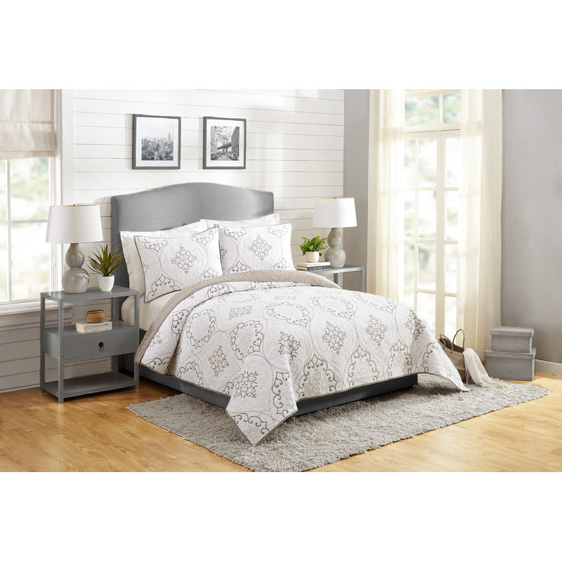 Gray and White Cotton King Reversible Quilt Set