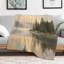 Jeté en flanelle de luxe Pine Lake Reflection, couverture douce et chaude pour le canapé-lit du salon-134403563