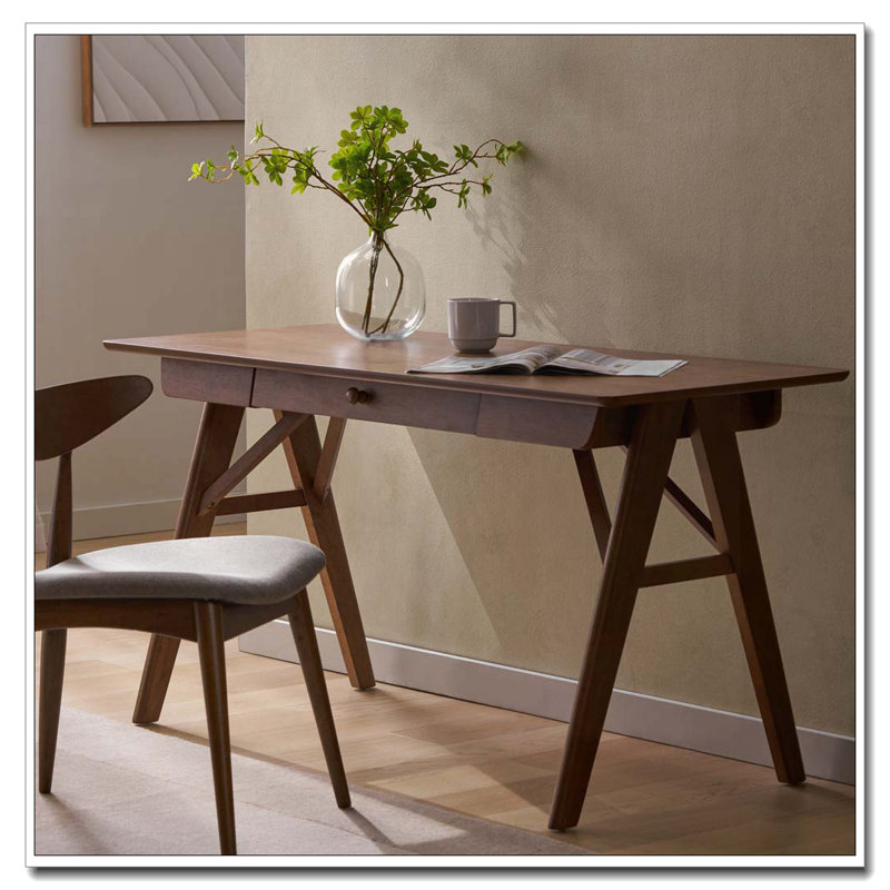 Bureau en bois avec tiroirs